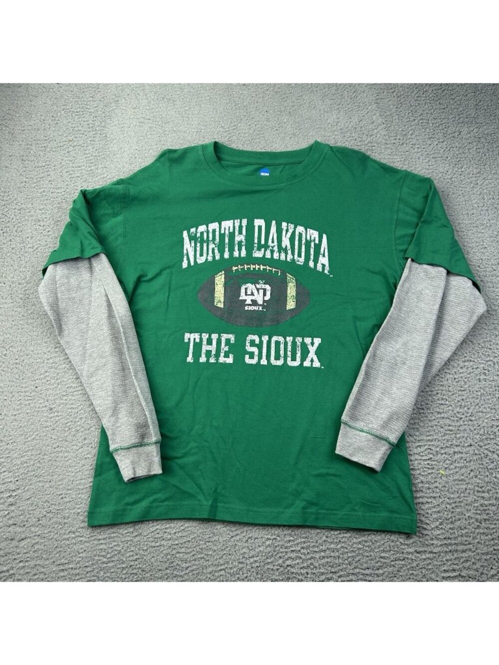 North Dakota Fighting Sioux Long Sleeve Green Size Large UND Hockey Shirt